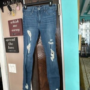Hollister Distressed Denim Skinny Jeans size 26W by 28L